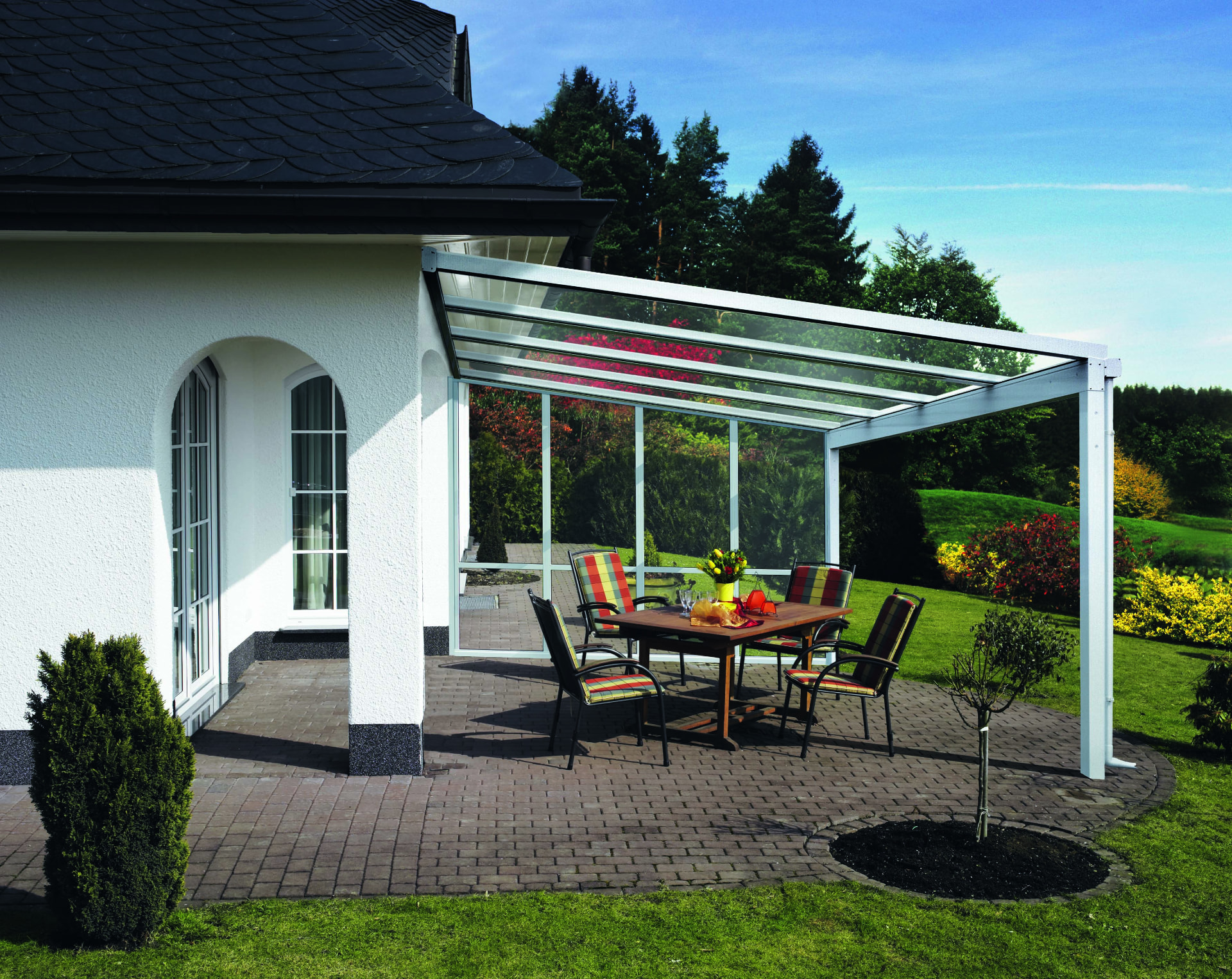 Terrassenüberdachung aus Stahl und Glas